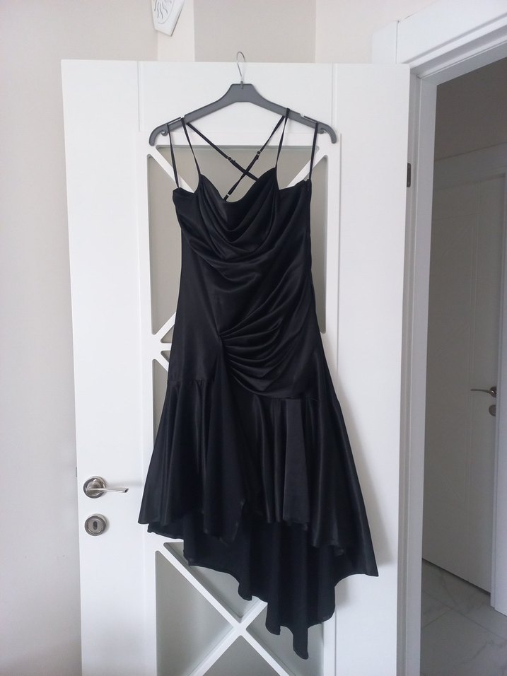 Siyah Drapeli Uzun Askılı Kadın Abiye Elbise - Görsel 4