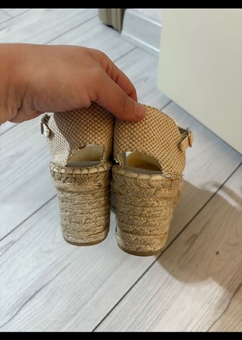 H&M Beyaz Kadın Hasır Dolgu Topuklu Sandalet