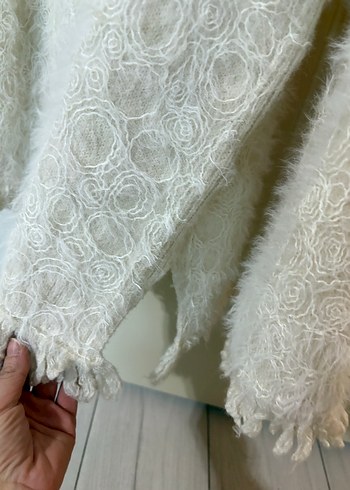 Peluş Detaylı Beyaz Boğazlı Kadın Kazak - Görsel 5