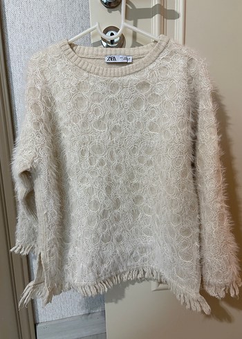 Peluş Detaylı Beyaz Boğazlı Kadın Kazak - Görsel 3