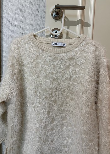 Peluş Detaylı Beyaz Boğazlı Kadın Kazak - Görsel 4