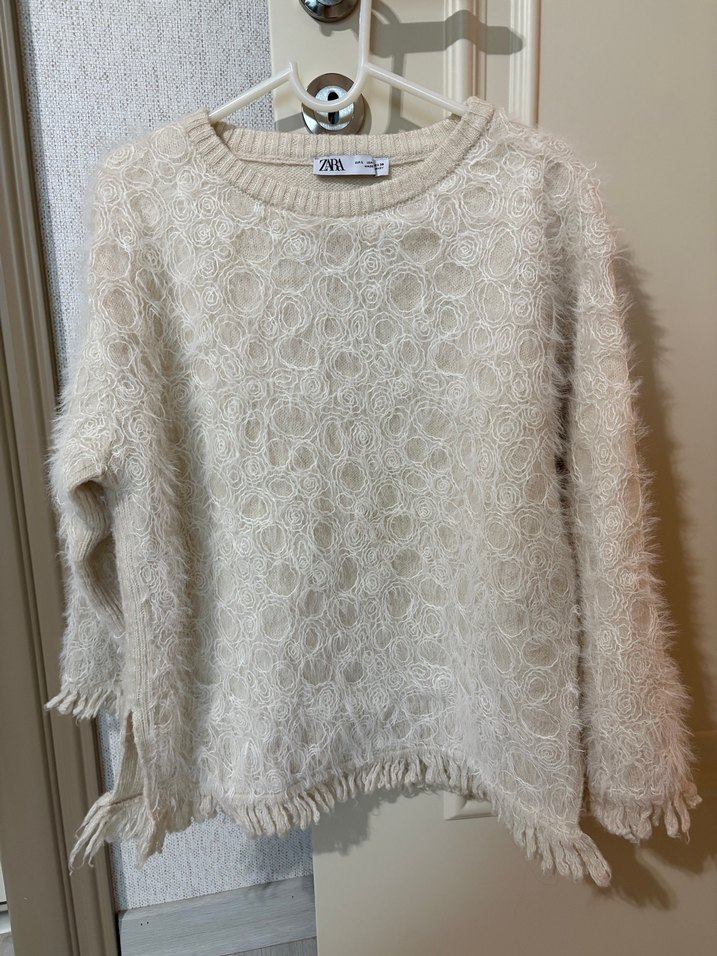 Peluş Detaylı Beyaz Boğazlı Kadın Kazak - Görsel 3