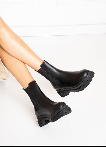 Kadin bot/postal İçi sıcak astarlı Topuk boy 5 cm 36-37-38-3
