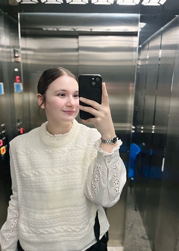 Beyaz Yüksek Yakalı Transparan Triko Kazak
