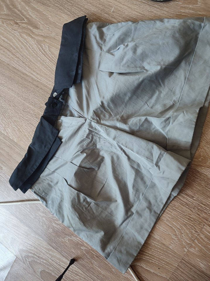 Kemer Detaylı Gri Mini şort - Görsel 2