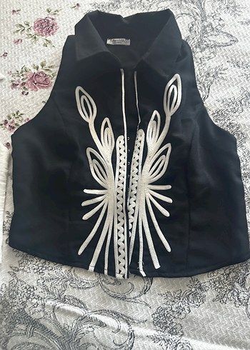 Düğmeli Siyah Nakışlı Mini Kadın Yelek