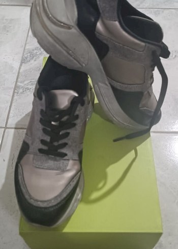 Gri Kadın Dolgu Topuklu Spor Ayakkabı