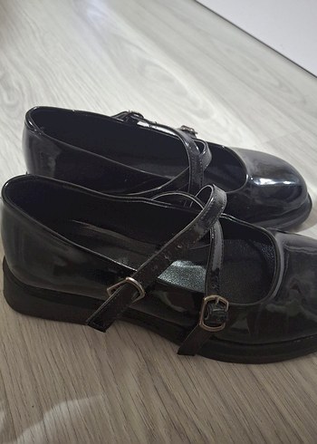 Zara Siyah Rugan Tokalı Stiletto Topuklu Kadın Ayakkabı