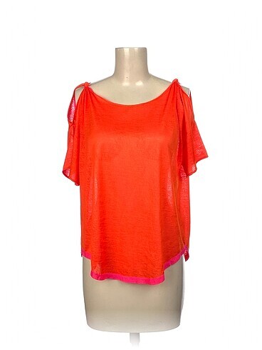 Zara T-shirt %70 İndirimli.