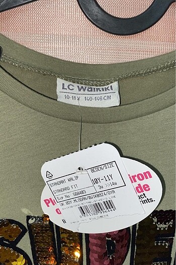 LC Waikiki 10-11 yaş,etiketi üzerinde kız çocuğu buluz