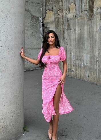 Pembe Çiçekli Elbise
