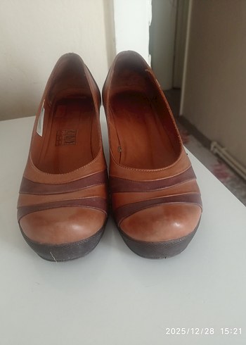 Bej Deri Dolgu Topuklu Kadın Klasik Ayakkabı - Görsel 3