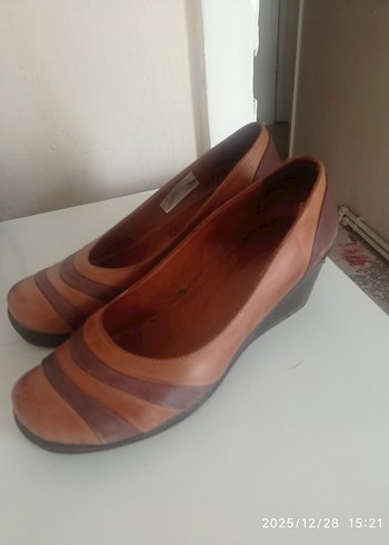 Bej Deri Dolgu Topuklu Kadın Klasik Ayakkabı - Görsel 4