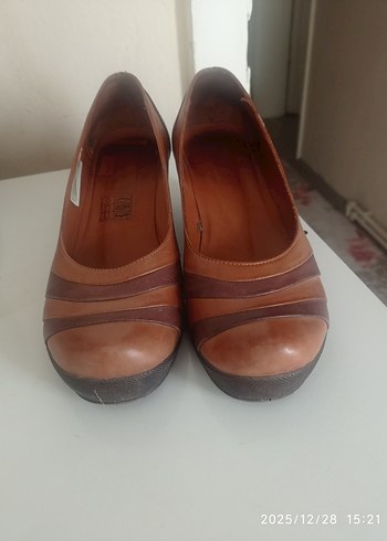 Bej Deri Dolgu Topuklu Kadın Klasik Ayakkabı - Görsel 2