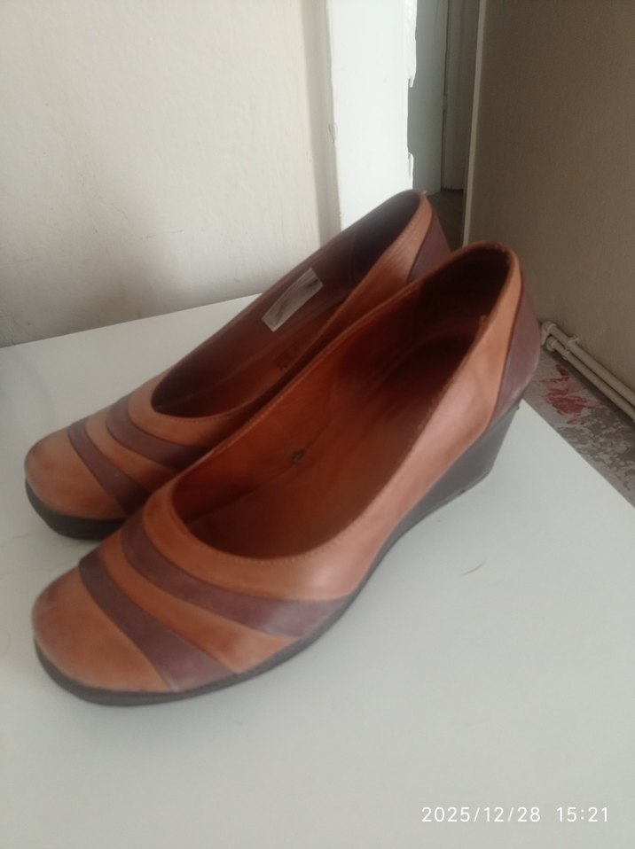 Bej Deri Dolgu Topuklu Kadın Klasik Ayakkabı - Görsel 4