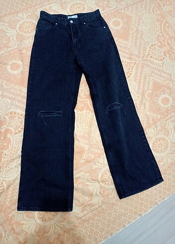 Bershka 38 beden dizleri yırtık siyah pantolon 