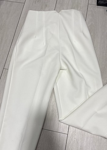 Kadın Beyaz Pilili Kumaş Pantolon - Görsel 3