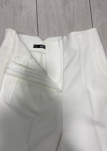 Kadın Beyaz Pilili Kumaş Pantolon - Görsel 2