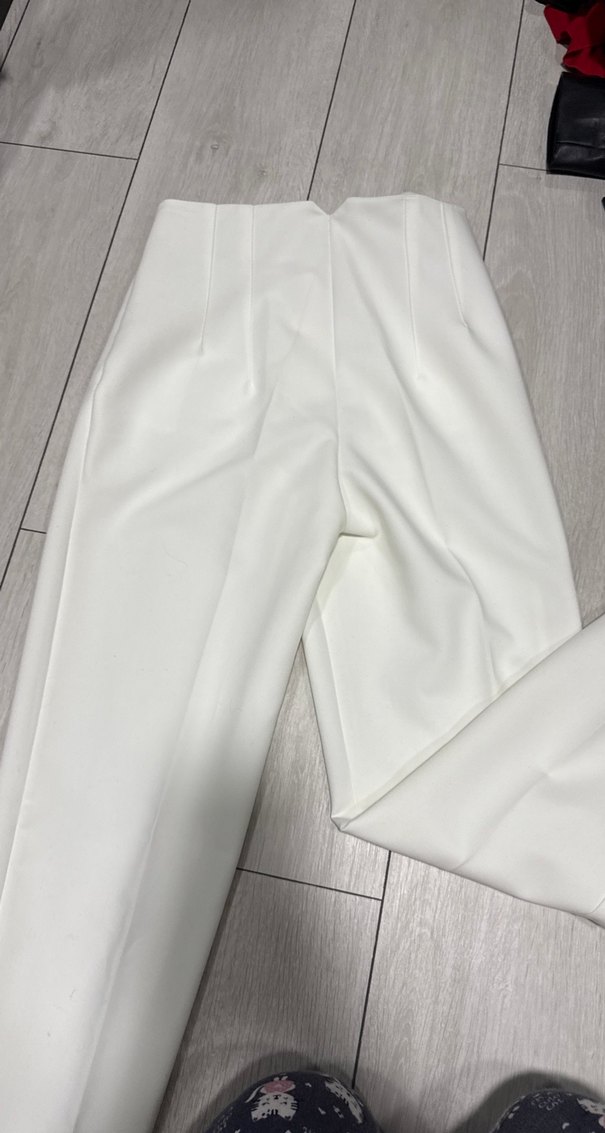 Kadın Beyaz Pilili Kumaş Pantolon - Görsel 3