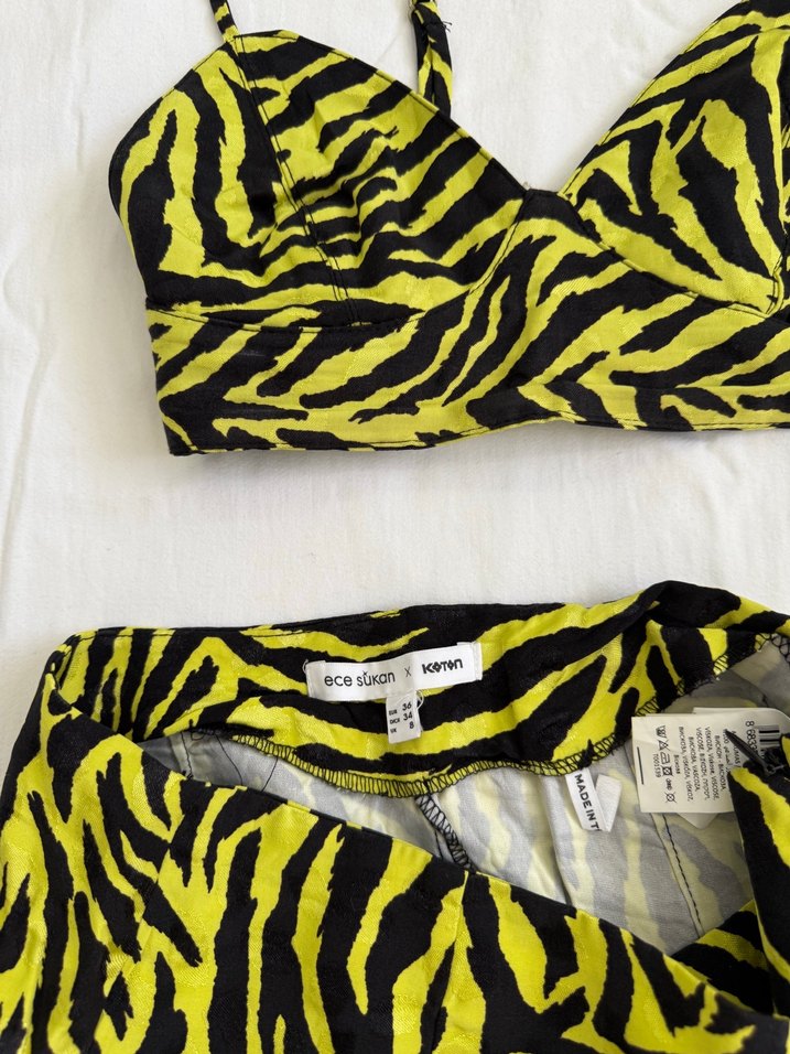 Sarı Zebra Desenli Mini Drapeli Kadın - Görsel 2