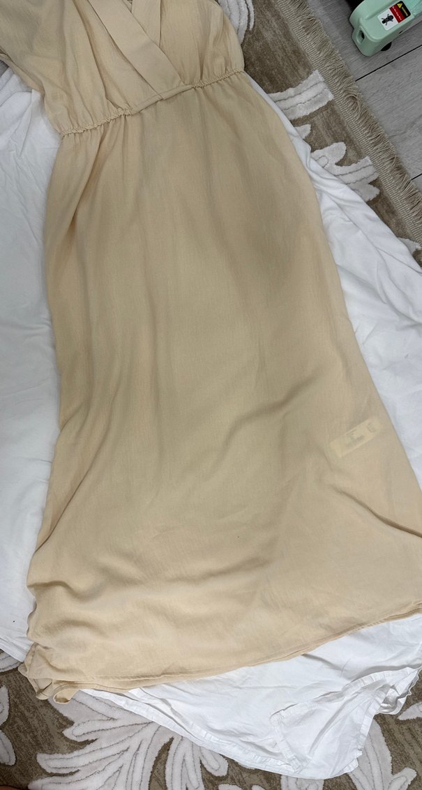 Bej V Yakalı Kolsuz Uzun Elbise - Görsel 3