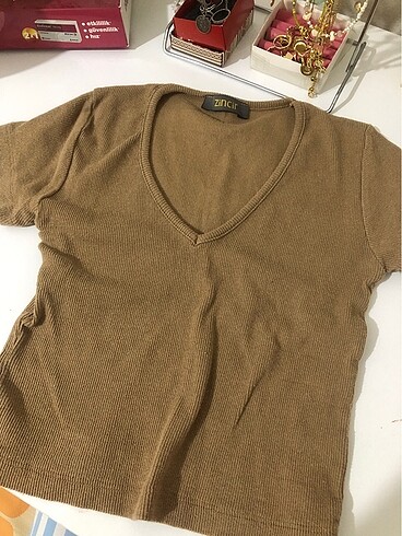 v yaka crop bluz