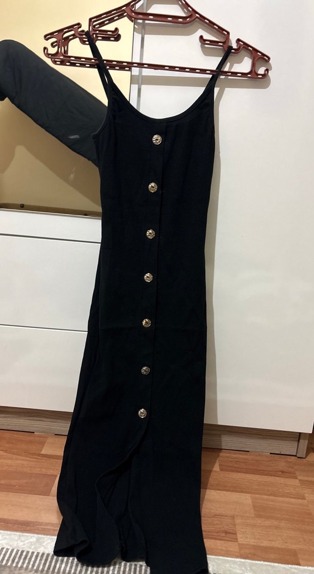 Düğmeli Siyah Uzun İnce Askılı Elbise - Görsel 2