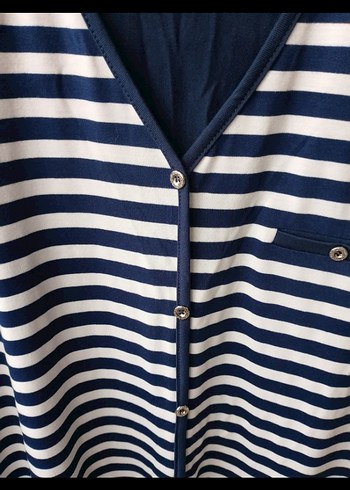 Mavi Çizgili V Yakalı bluz - Görsel 2