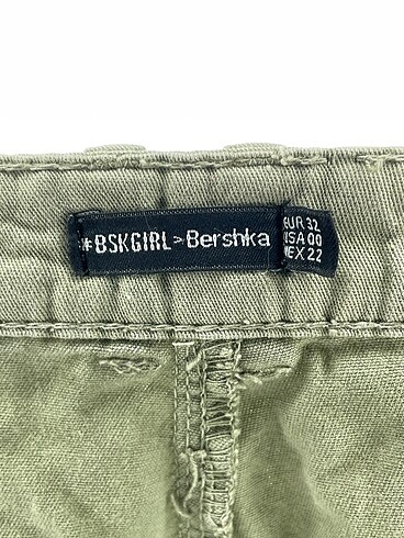 32 Beden haki Renk Bershka Mini Şort %70 İndirimli.