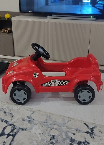 Beden kırmızı Renk Pedallı araba