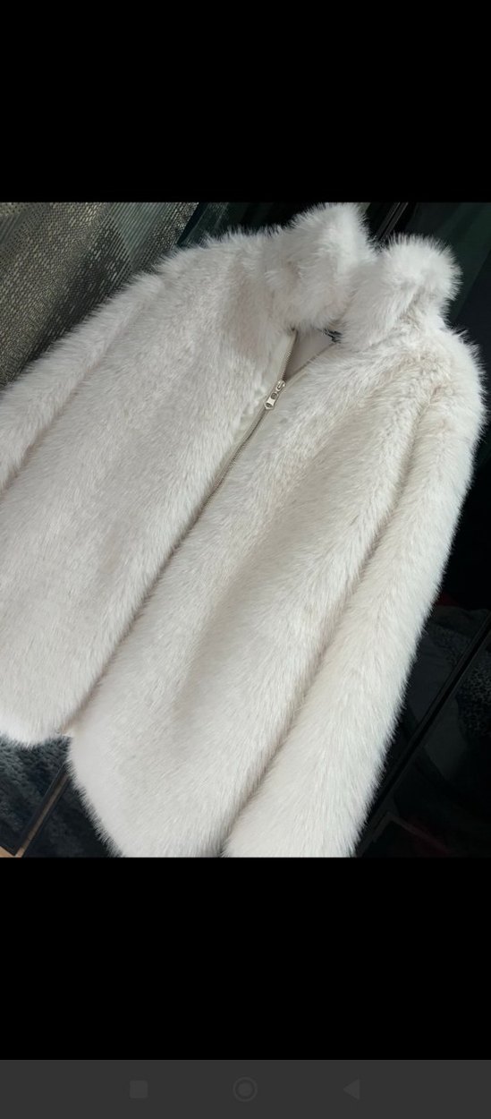 Şıklığın ve Sıcaklığın Beyaz Peluş Ceket — görsel 2/4