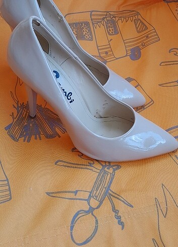 39 Beden Stiletto