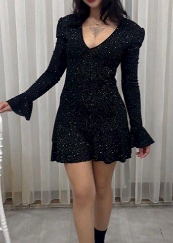Siyah Parlak Mini V Yaka Elbise - Görsel 4