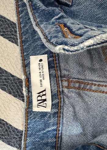 Zara Kadın Gri Midi Denim Şort