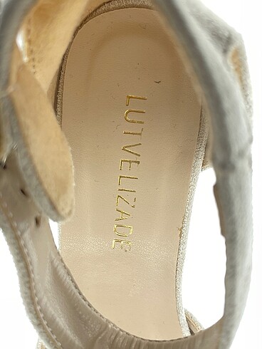 37 Beden çeşitli Renk PreLoved Stiletto %70 İndirimli.