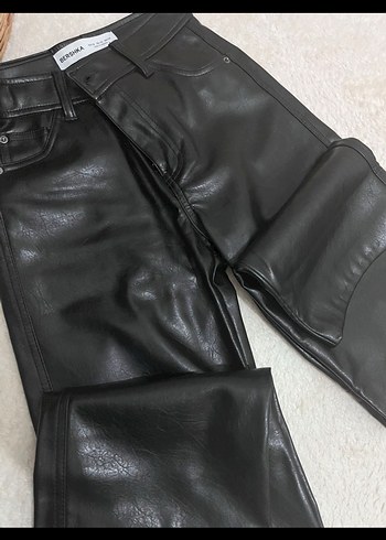 Kadın Siyah Deri Kemerli Rahat Kesim Pantolon - Görsel 3