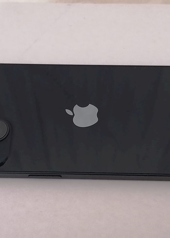 Siyah iPhone 13 - Görsel 2