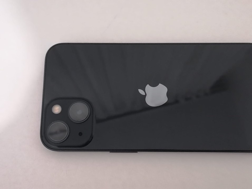 Siyah iPhone 13 - Görsel 3