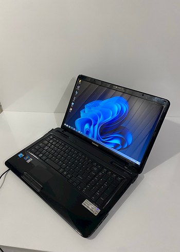 DEV EKRAN TOSHİBA İ3 LAPTOP - Görsel 2