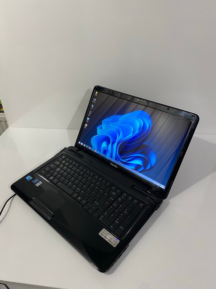 DEV EKRAN TOSHİBA İ3 LAPTOP - Görsel 2