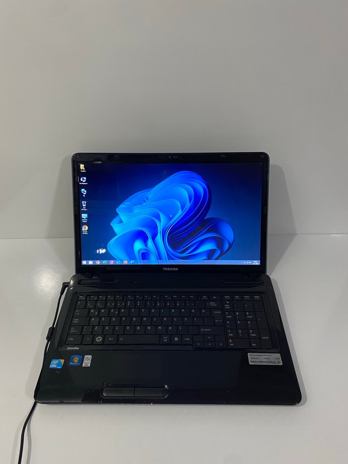 DEV EKRAN TOSHİBA İ3 LAPTOP - Görsel 3