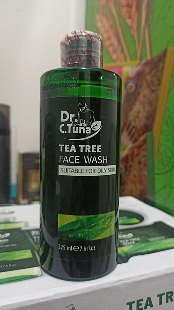 Farmasi Çay ağacı yüz yıkama jeli 