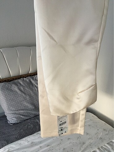 ZARA SATEN KREM ELBİSE