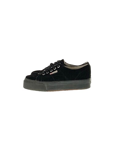 Superga Klasik Ayakkabı %70 İndirimli.
