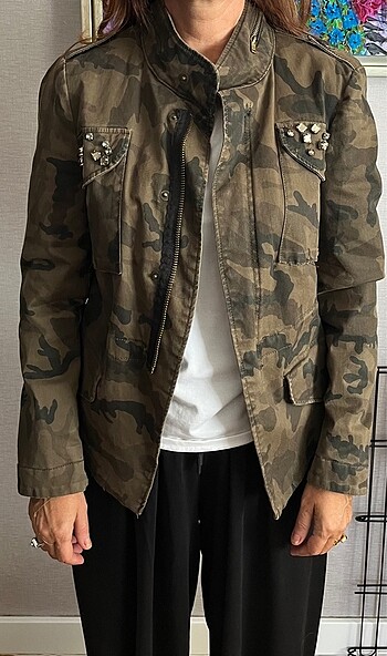 Zara Taşlı Mont