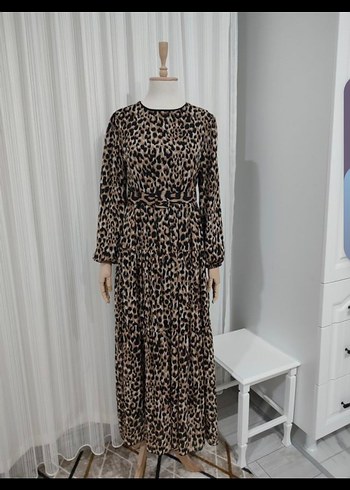 Leopar Desenli Kemerli Uzun Elbise - Görsel 2
