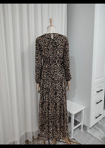 Leopar Desenli Kemerli Uzun Elbise - Görsel 3