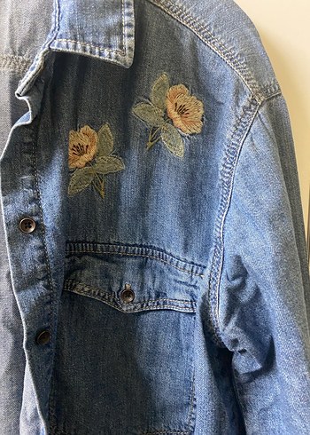 l Beden Nakışlı Mavi Denim Kadın Gömlek