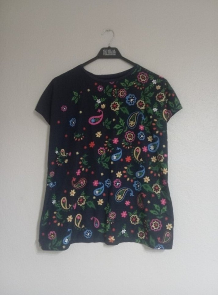 Bohem Tarz Kısa Kollu Desenli Tişört - Görsel 2