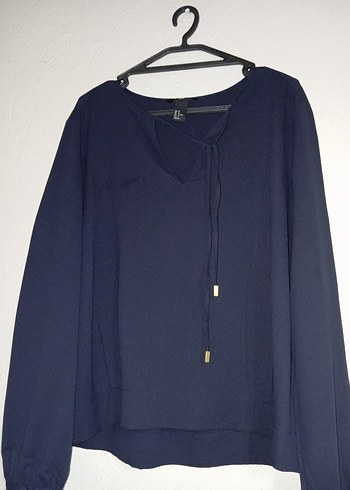 Lacivert V Yaka Düğmeli Kadın Bluz - Görsel 2